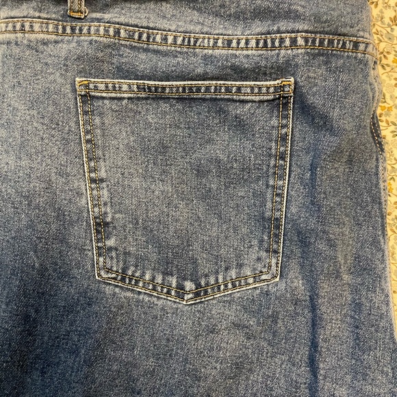Pretty Little Baggy Jeans - Picture 3 of 3